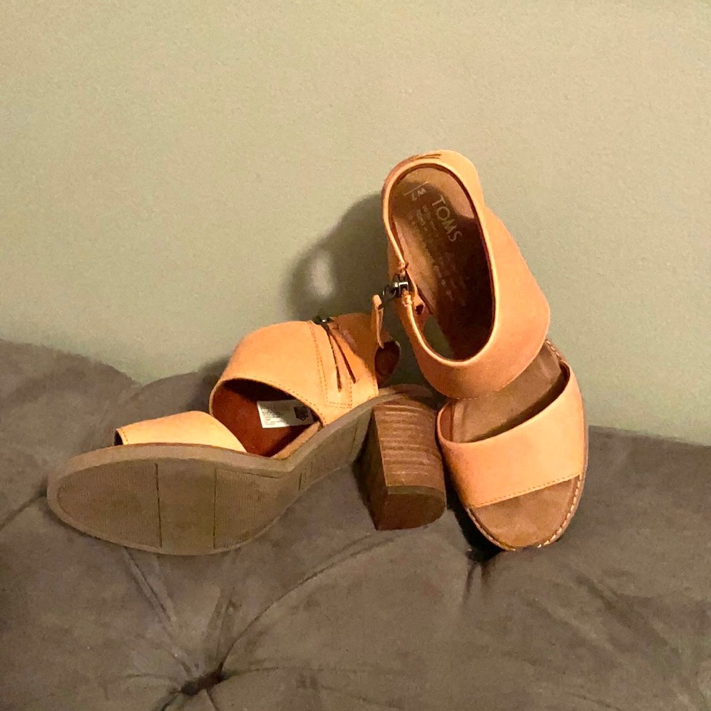 Toms heels.